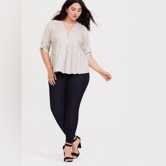 Torrid Plus Size Rayon Twill Button Front Top - Picture 3 of 11
